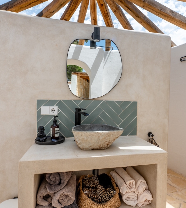 Resa Estates port des Torrent sale koop finca Ibiza exterior bathroom.jpg